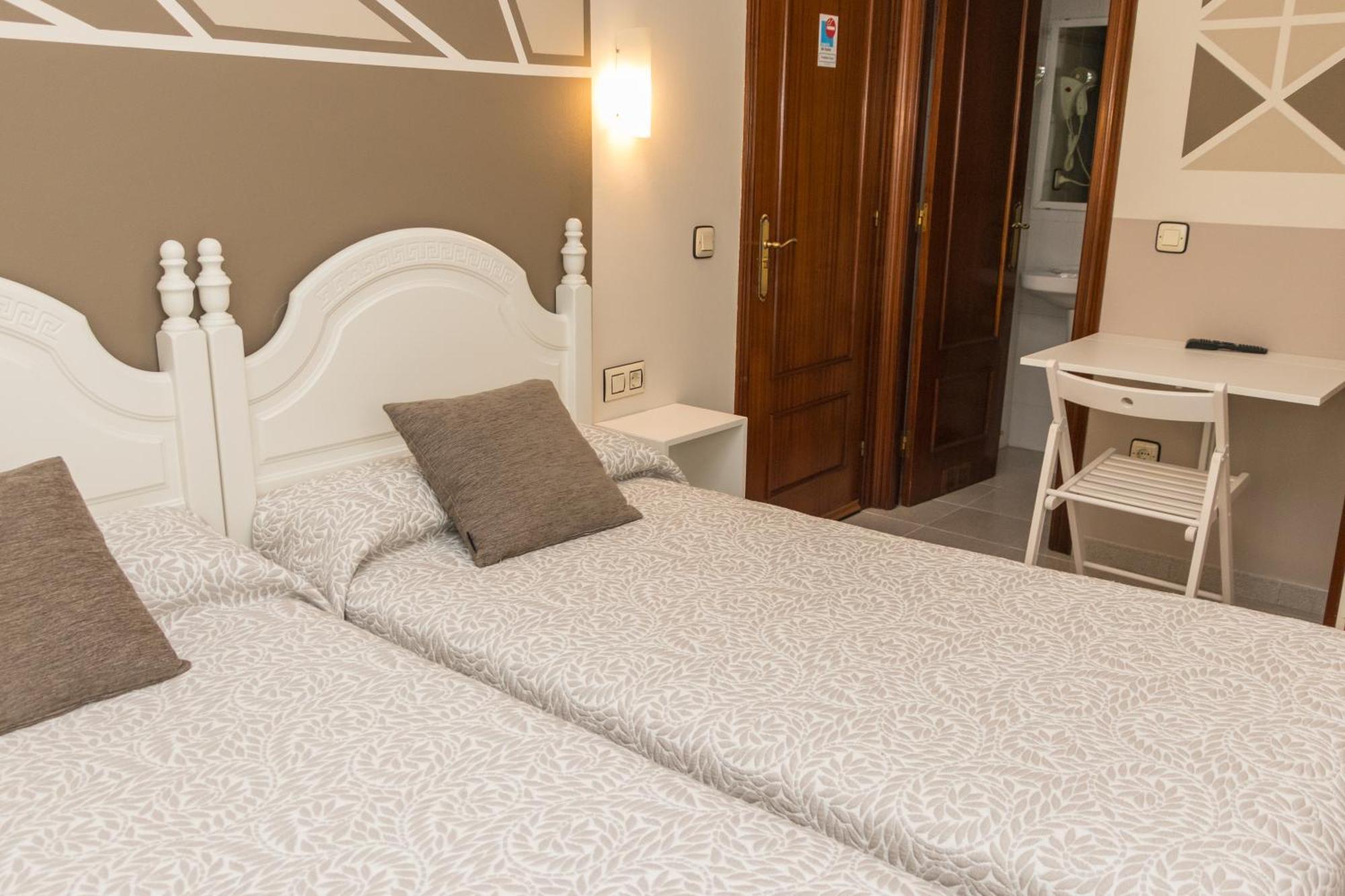 Hotel Plaza Onís 외부 사진