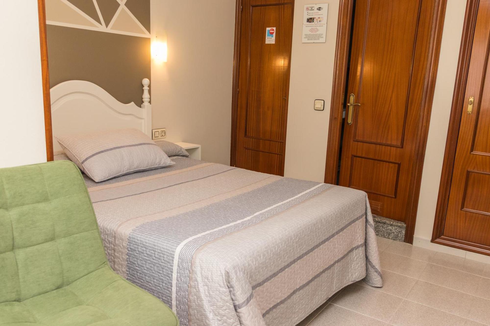 Hotel Plaza Onís 외부 사진