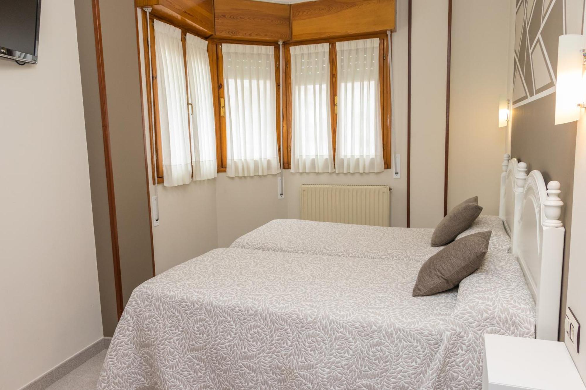 Hotel Plaza Onís 외부 사진